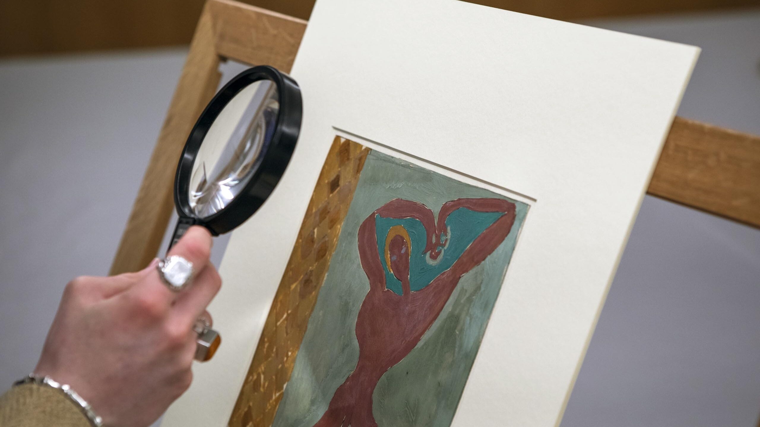 Hand holding magnifying glass