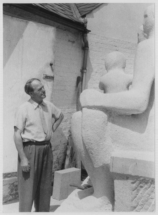 Henry Moore at Perry Green with Harlow Family Group, c. 1955, 10x7
